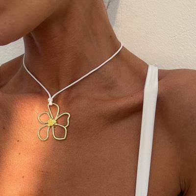 Personality Niche Flower Pendant Necklace Women's Sweet Style Alloy Large Flower Hollow Choker Necklace