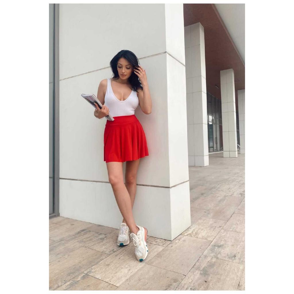 Fusta Neagră Evazată De Damă Cu Pantaloni Scurt Evazați Flexibili