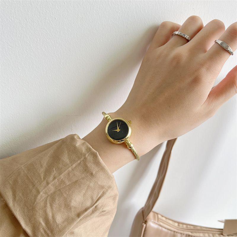 Women's Open Bangle Quartz Watch: Elegant and Simple Design
