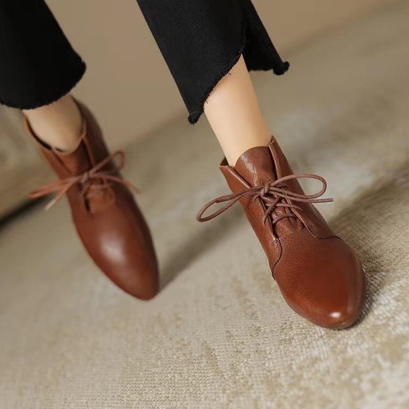 Koreanischer Stil Britischer Stil Innenhöhe zunehmende Schnürung Lässige spitze Zehenpartie Dicke Ferse Nackte Stiefel Modische kurze Stiefel