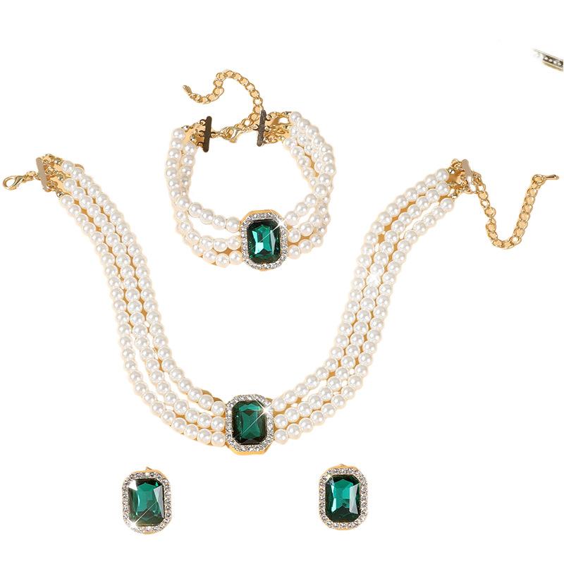 Collana da sposa multistrato perla sintetica cristallo geometrico orecchini a lobo bracciale set da tre pezzi