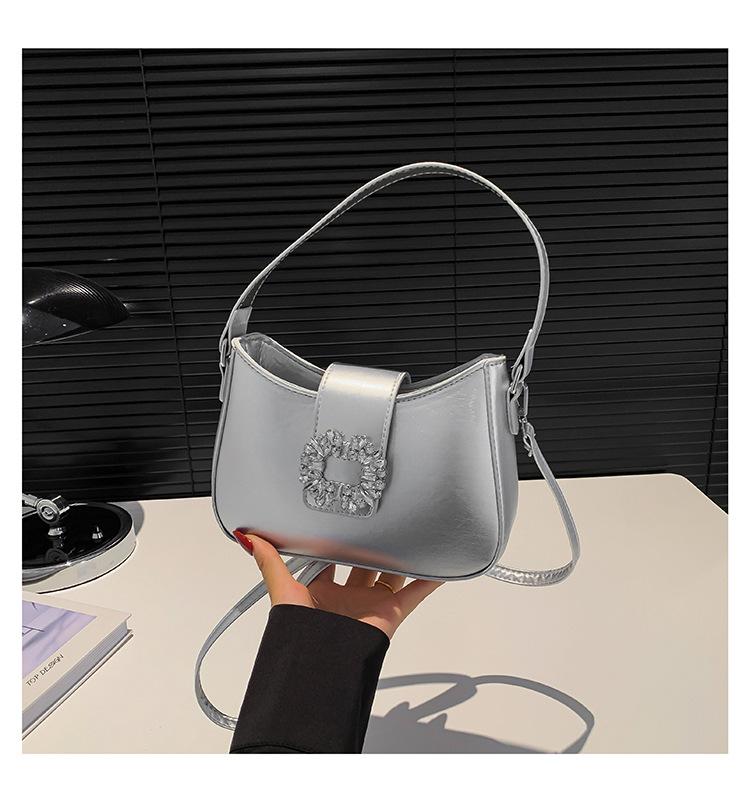 

Niche messenger bag simple and fashionable small square bag 2024 summer new beautiful trend personalized large capacity shoulder bag срібний
