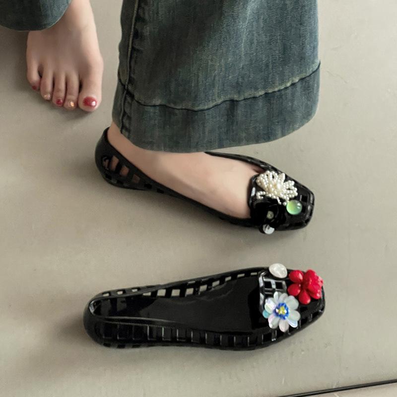 Fashion simple and versatile flower hollow flat sandals women's 2025 summer new wear casual temperament hole shoes