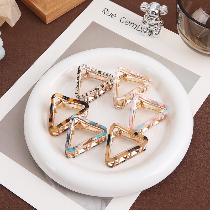 

2024 Trendy Metal Hair Claw Clip: Elegant Celebrity Headdress