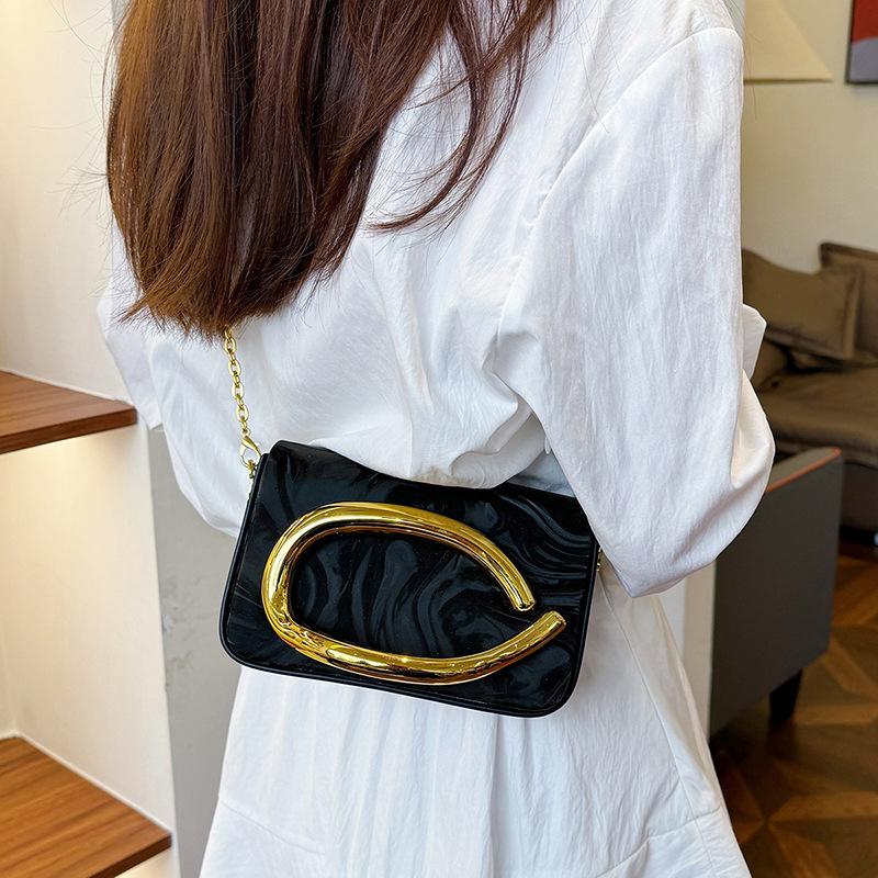 This year's popular bag 2025 new European and American fashion metal wrist box bag women's chain crossbody small square bag