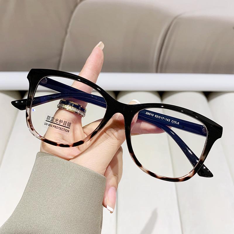 2024 Retro Cat-Eye Blue Light Blocking Glasses: Trendy European & American Color-Block Frames