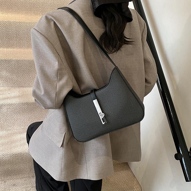 Ielgy Shoulder Armpit Bag Spring Casual High-End Texture Commuter Messenger Bag
