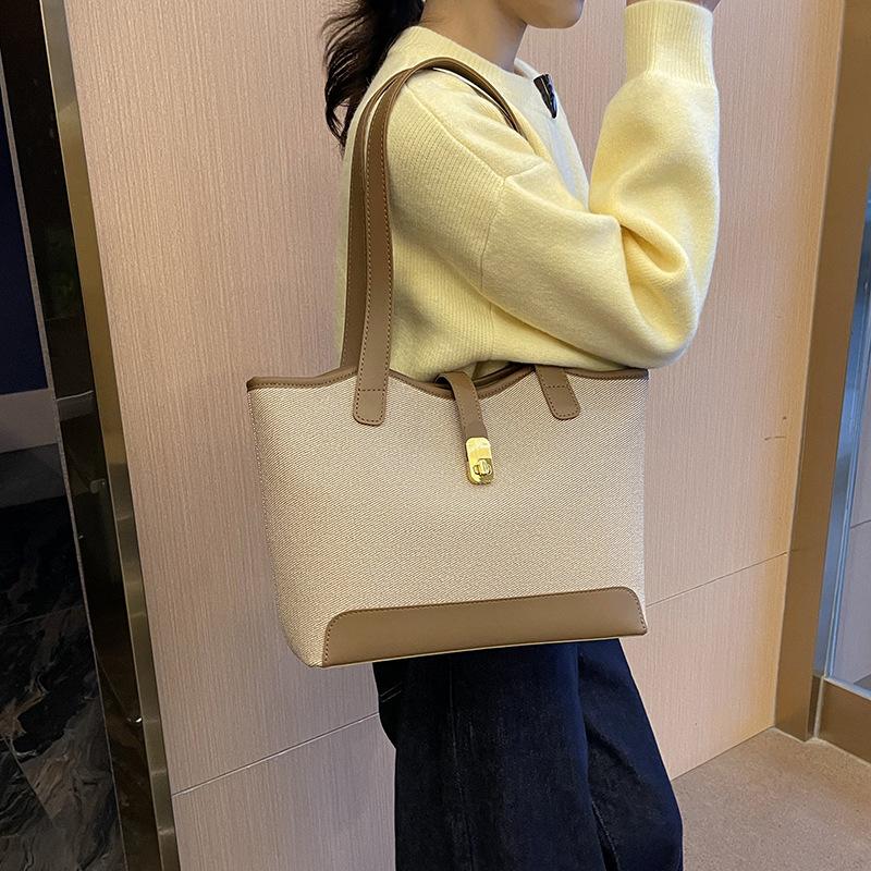 

Экспортная сумка-тоут женская большой вместимости 2025 новая универсальная наплечная сумка популярная ручная сумка для通勤 в этом году 29*11*23 коричневый