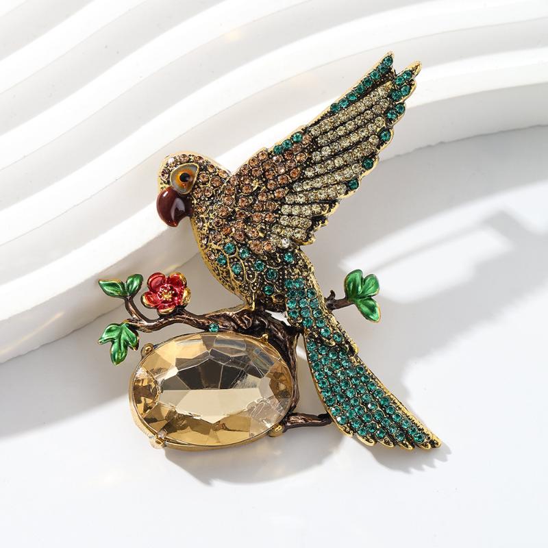 Winged Parrot Brooch High-End Women'S Luxury  Animal Brooch Elegant Niche Design Lapel Pin Suit Coat Jewelry Accessory