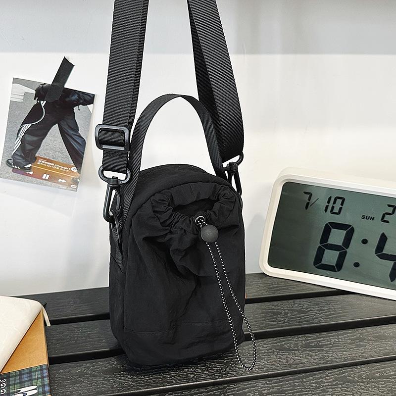 2025 New Mobile Phone Bag Function Wind Can Put Kettle Drawstring Design Sports Portable Messenger Bag Women's Kettle Bag