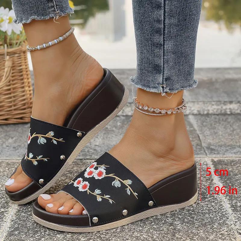 

Модные сандалии-клинья с вышивкой для женщин, летние, толстая подошва, нескользящие, пляжные шлепанцы, большой размер, удобные, массивные слайды на платформе 43 чёрный