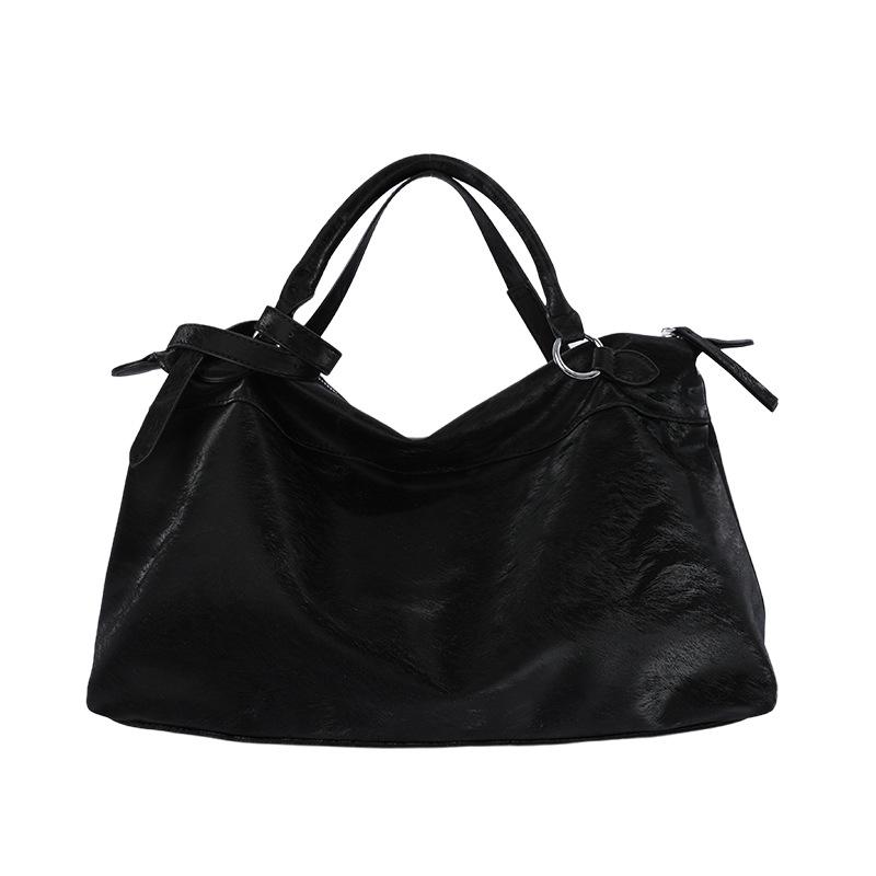 Summer sweet and cool fashionable gold underarm bag women's new large-capacity lazy style casual versatile messenger bag