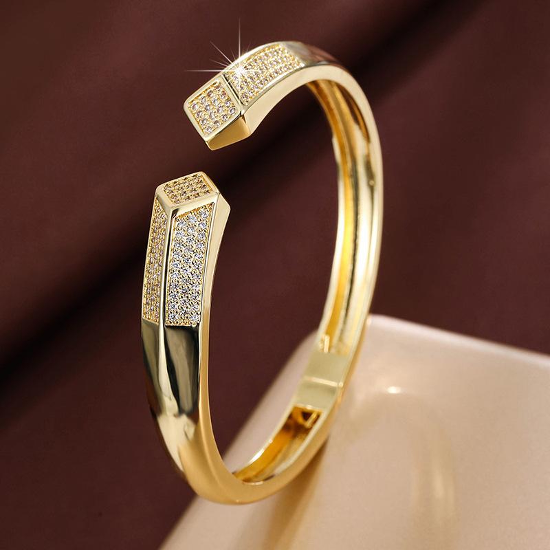 Simple Delicate Open Cuff Bracelet for Women Electroplated Pure Copper Bangle Inlaid Cubic Zircon Fashion Elegant Women Beaded Jewelry Bracelet Adjustable