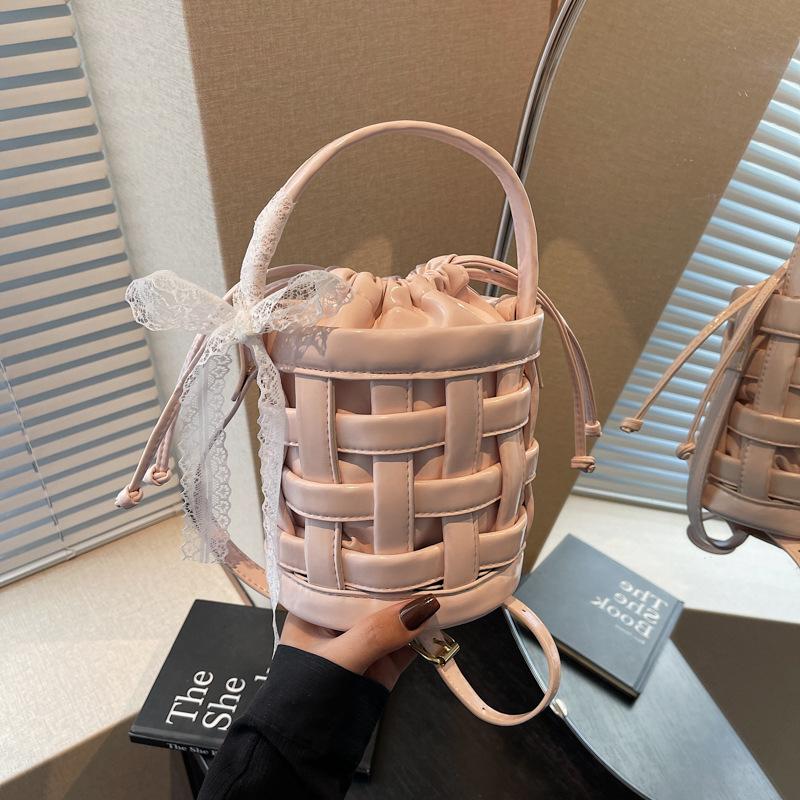 This year's popular bag 2025 new Korean version fashion hollow woven bag women's portable crossbody drawstring bucket bag