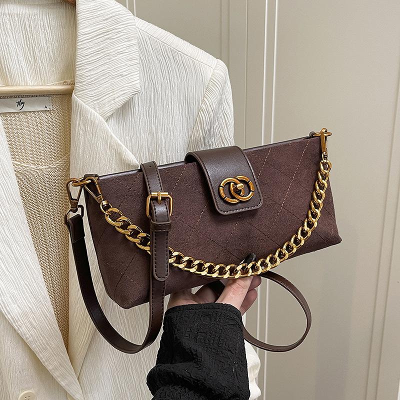 

Popular fashion shoulder women s bag 2025 autumn and winter new trend niche design messenger bag commuter small square bag кофейный