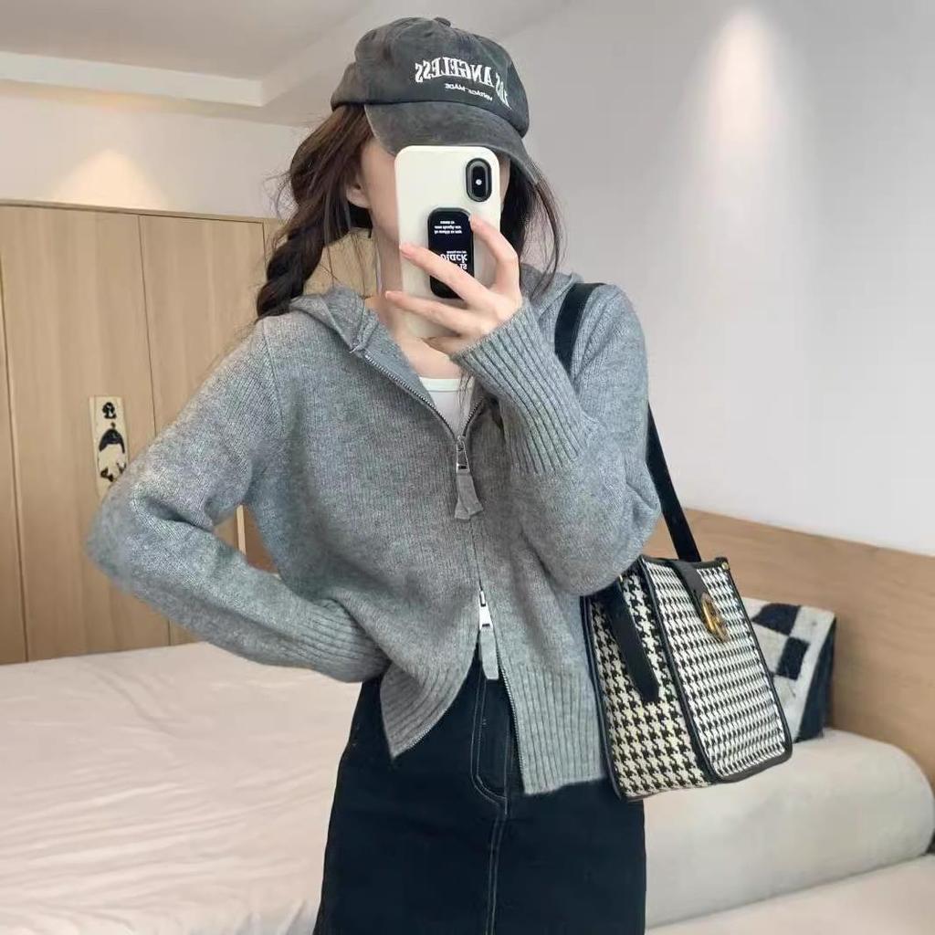 Grey Zip-Up Hooded Knit Cardigan - Women's Autumn Shoulder-Length Sweater
