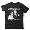 Tricou unisex „Într-o lume plină de Kardashianieni”, „Fii Eddie și Patsy” - Ab Fab