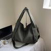 Casual tote bag simple and fashionable shoulder bag commuter messenger bag women's large-capacity lightweight portable shopping bag