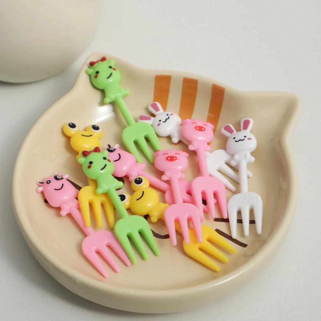10pcs - Animal Fruit Fork Color Random Reusable Fruit Fork Creative Cute Plastic Fruit Fork Set Bento Label