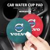 2 Stück Wildleder Auto-Getränkeuntersetzer Rutschfeste Wasserbecher-Matte Flaschenhalter-Pad Für Volvo ES90 EC40 EX40 EM90 XC90 V90 V60 XC60 V40 S80 S60 S90