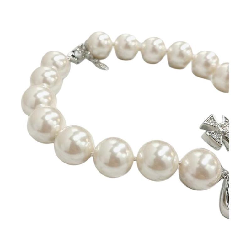 VIVIENNE WESTWOOD Necklace Neysa Pearl Choker Oversize Pearl Logo Saturn Logo Brass Resin Crystal Unisex Couple Style Silver 6301011002P226P226