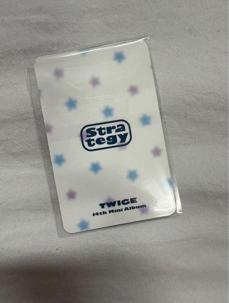 [USED] Twice Nayeon strategy keychain with trading card