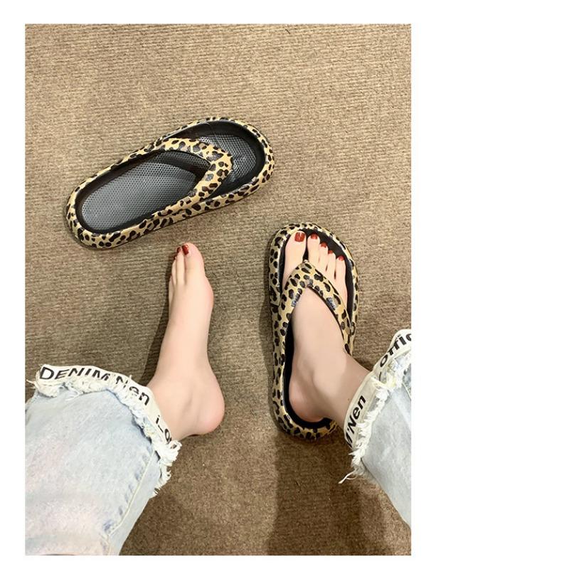 Tongs pour femmes pour l'extérieur, Nouveau style d'été, Bout à clip, Semelle épaisse, Imprimé léopard, Pantoufles d'extérieur cool pour femmes