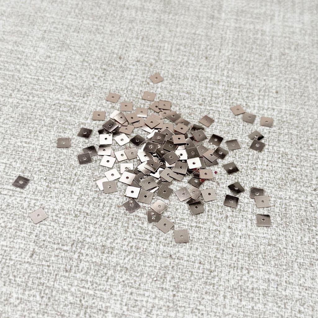 Square Sequins with Hole: PET Quadrilateral Sequins, DIY Bead Jewelry & Stage Costume Accessories