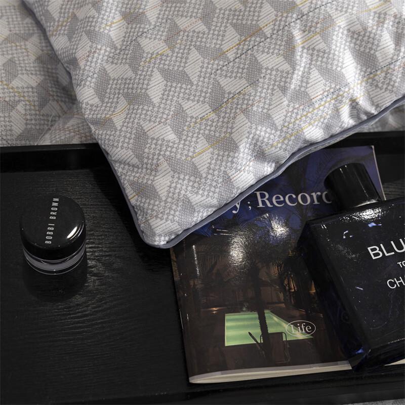 Qilu European Style All-Season Fiber Quilt