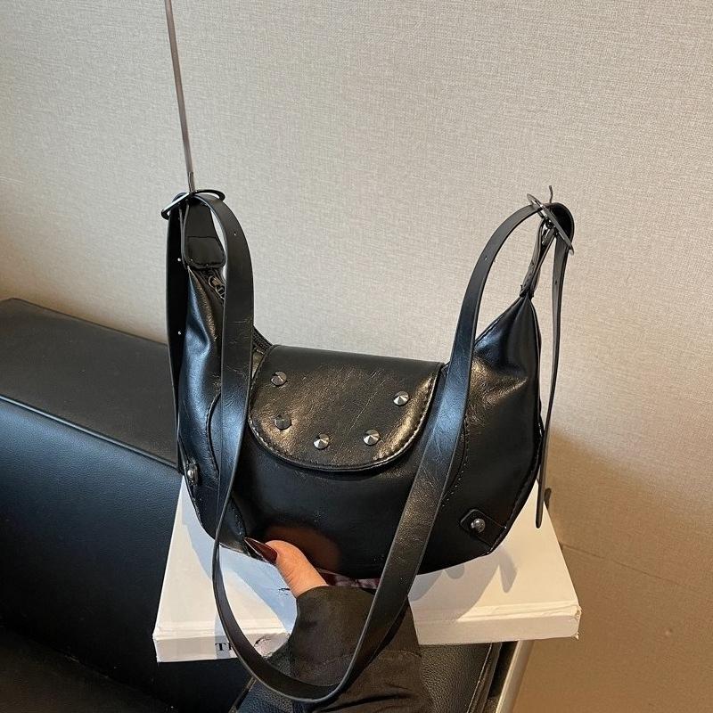 Trendy Rivets, High-end Texture, Large Capacity, Fashionable and Retro, Single-shoulder Crossbody, Underarm Dumpling Bag