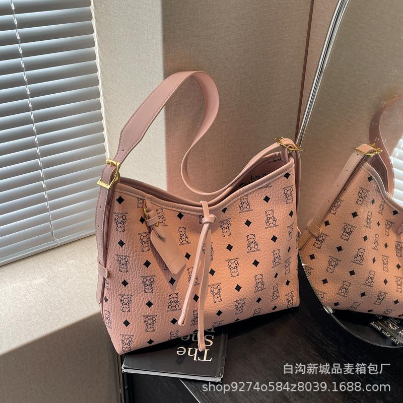 

New shoulder women s bag high sense Internet celebrity shoulder messenger women s bag large capacity simple handbag розовый