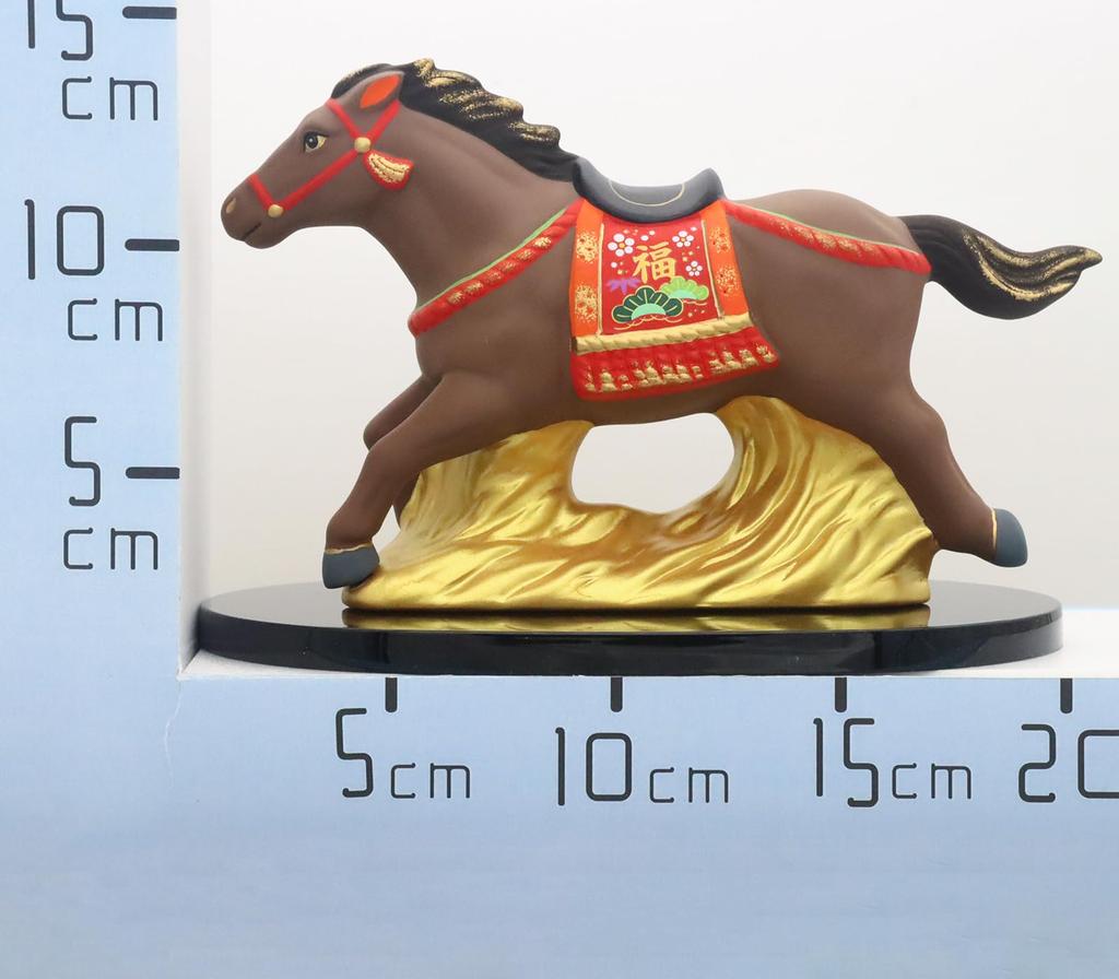 [Amazon.co.jp Exclusive] Yakushi Kiln 2026 Zodiac Figurine, Horse, Year of the Horse, Nishiki-sai Design, Good Luck, Horse (with Good Luck Sticker)