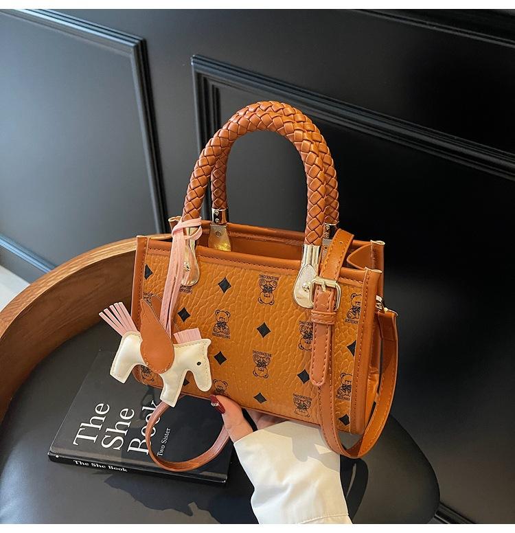 2025 New Popular Fashion Printed Handbag Women's High-end Sense Versatile Simple Shoulder Messenger Bag