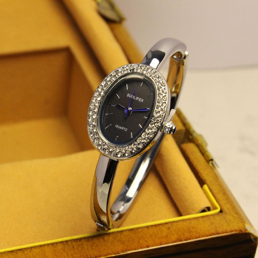 Golden Pearl Square Bracelet Watch - Women's Luxury Retro-Style Quartz Watch