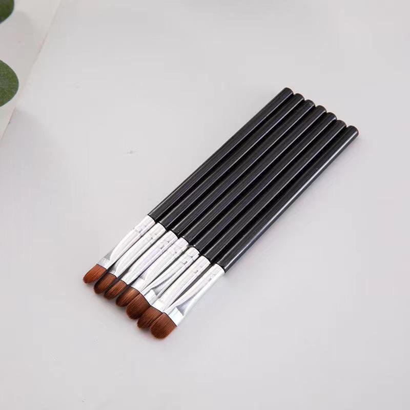 Beginner's Black Long-Handled Eyeshadow Brush