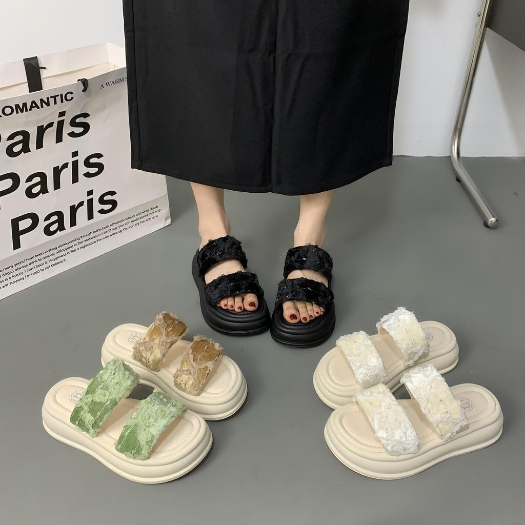 Beautiful slippers for women's summer wear, new thick-soled heightened non-slip skirt, beach cool slippers
