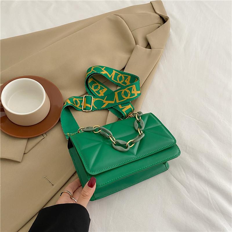 Fashionable Vintage Style Pu Shoulder Bag With Wide Strap And Chic Chain Detail