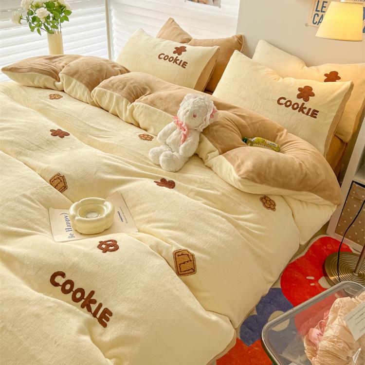 Set mic din patru piese din catifea cu lapte proaspăt îngroșat de iarnă, din catifea coral, brodat cald, din catifea pe două fețe, set din trei piese