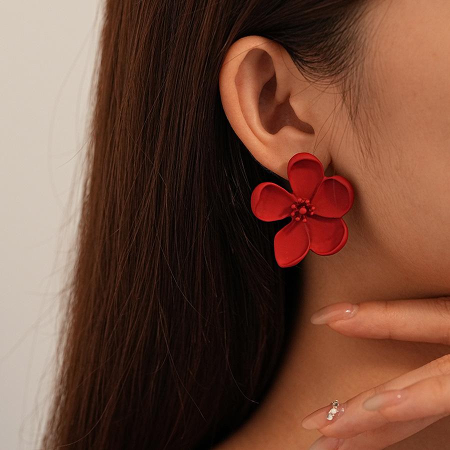 Painted flower petals silver needle stud earrings fashionable sweet commuter temperament earrings