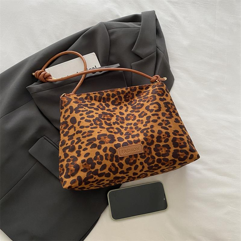 Popular Bucket Large Capacity Bag Women 2025 New Internet Celebrity Retro Leopard Print Shoulder Armpit Bag Tote Messenger Bag