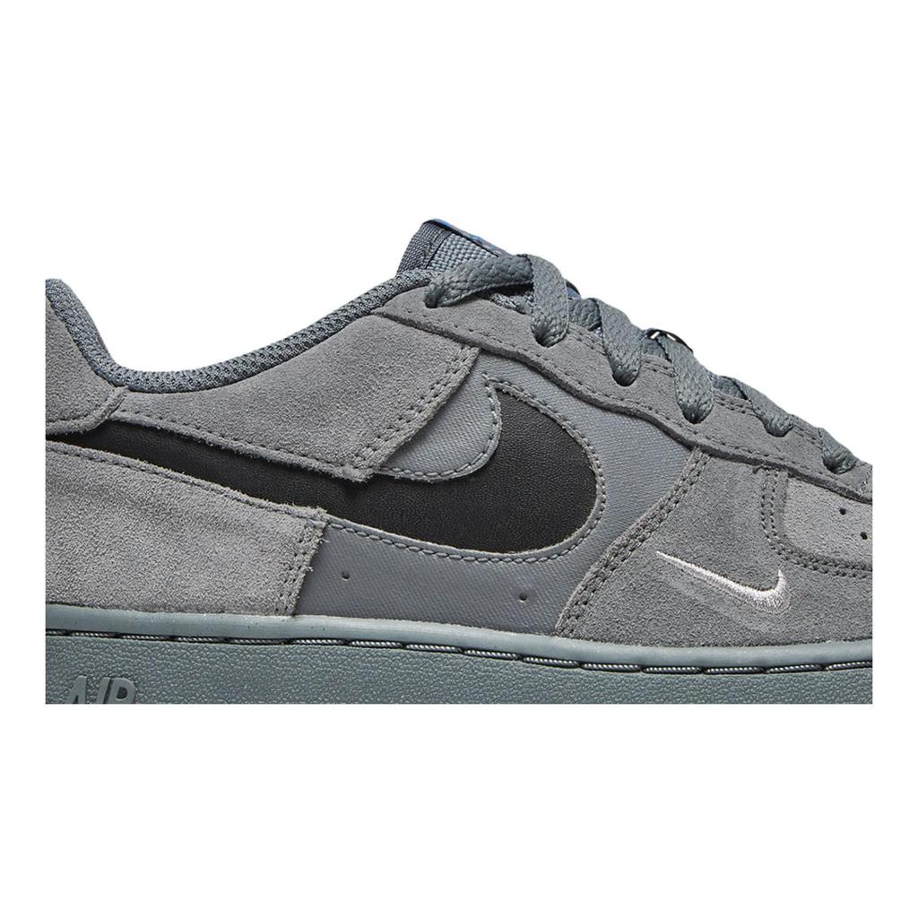 Nike Air Force 1 Low Grade School 'Cut Out Swoosh - Smoke Grey' (Unisex) Smoke Grey / Black / Light Photo Blue Kids' Skateboarding Shoes