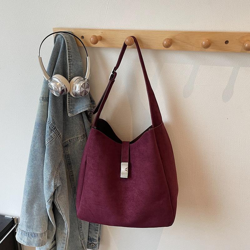 

Осенняя простая сумка-мессенджер женская 2025 новая корейская версия повседневная большая вместимость сумка подмышку широкий плечевой ремень сумка на плечо сумка фуксия