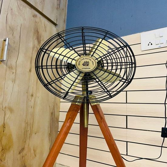 137.16 Cm Håndlaget Nautisk Stativ Gulvvifte Svart Metall Brunt Tre Dekorativt Element