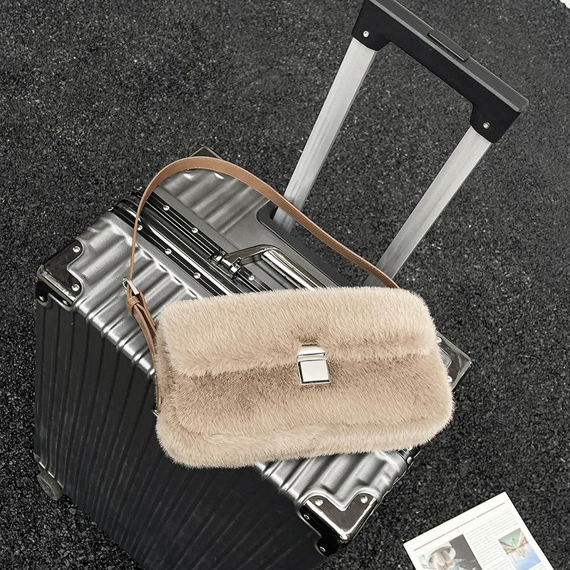 Plush Bag Women's Large Capacity 2025 New Autumn and Winter Versatile Casual Shoulder Underarm Bag Plush Small Square Bag