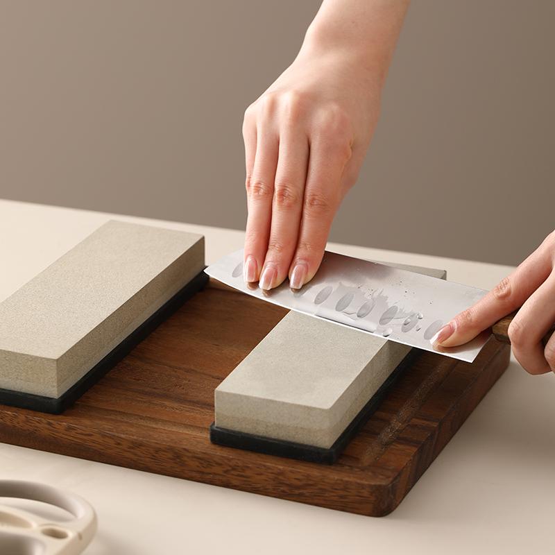 Premium Whetstone Knife Sharpening Stone 2 Side Grit 240/120 Waterstone Whetstone Knife Sharpener with Non-Slip Base