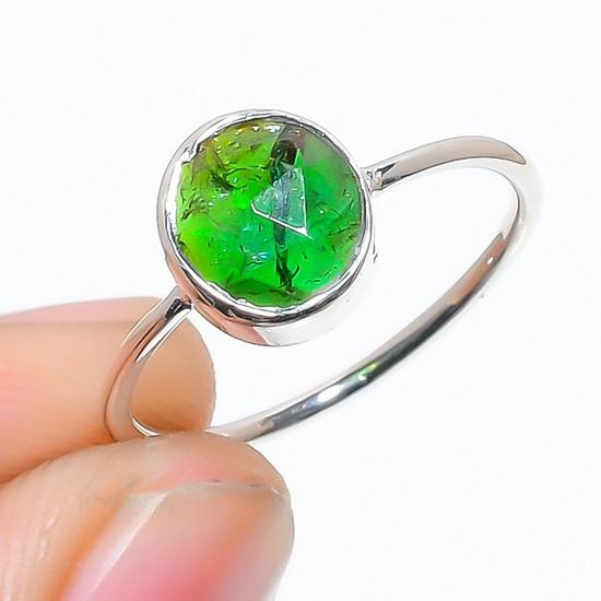 

Кільце зі срібла 925 проби з натурального трояндового огранювання із зеленим турмаліном, розміром 7 США 7 US