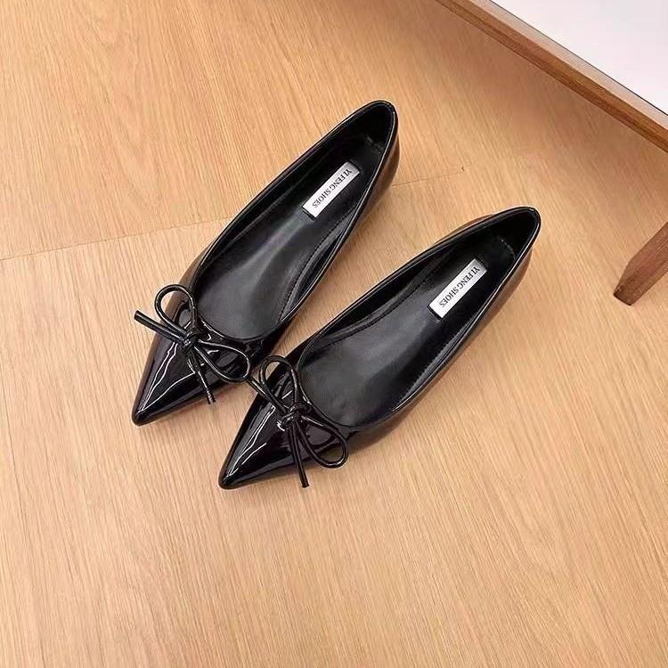 Nude Schuhe mit verstecktem Innensohlenabsatz, spitze Ballerinas, Damen Sommer 2025 neu, Schuhe mit leichtem Ausschnitt, vielseitige Schleifenschuhe