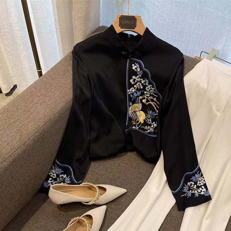 Damen Seiden Hanfu Bluse, Glockenärmel mit Stickerei, Stehkragen mit Froschverschluss, Wolkenkranich-Design - Elegante Frühherbstbekleidung