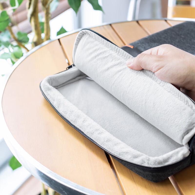 14palcové pouzdro na notebook se splétaným designem