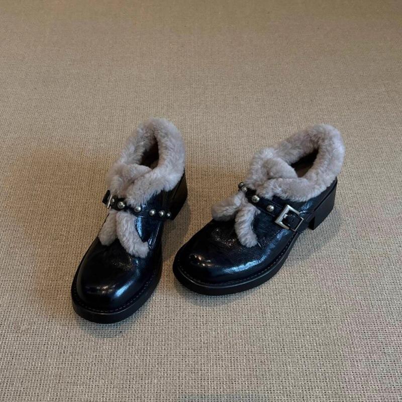 2026 Warm One Step Stepping Round Heel Winter Plush Retro Fashion Leather Shoes 35 чёрный 3290₽